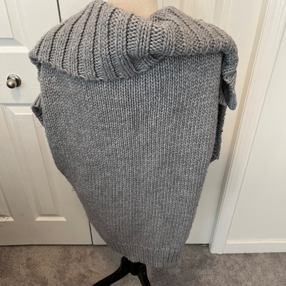 French Connection size M sweater - Picture 9 of 15